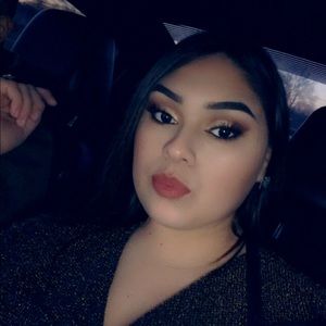 Meet your Posher, Lesly